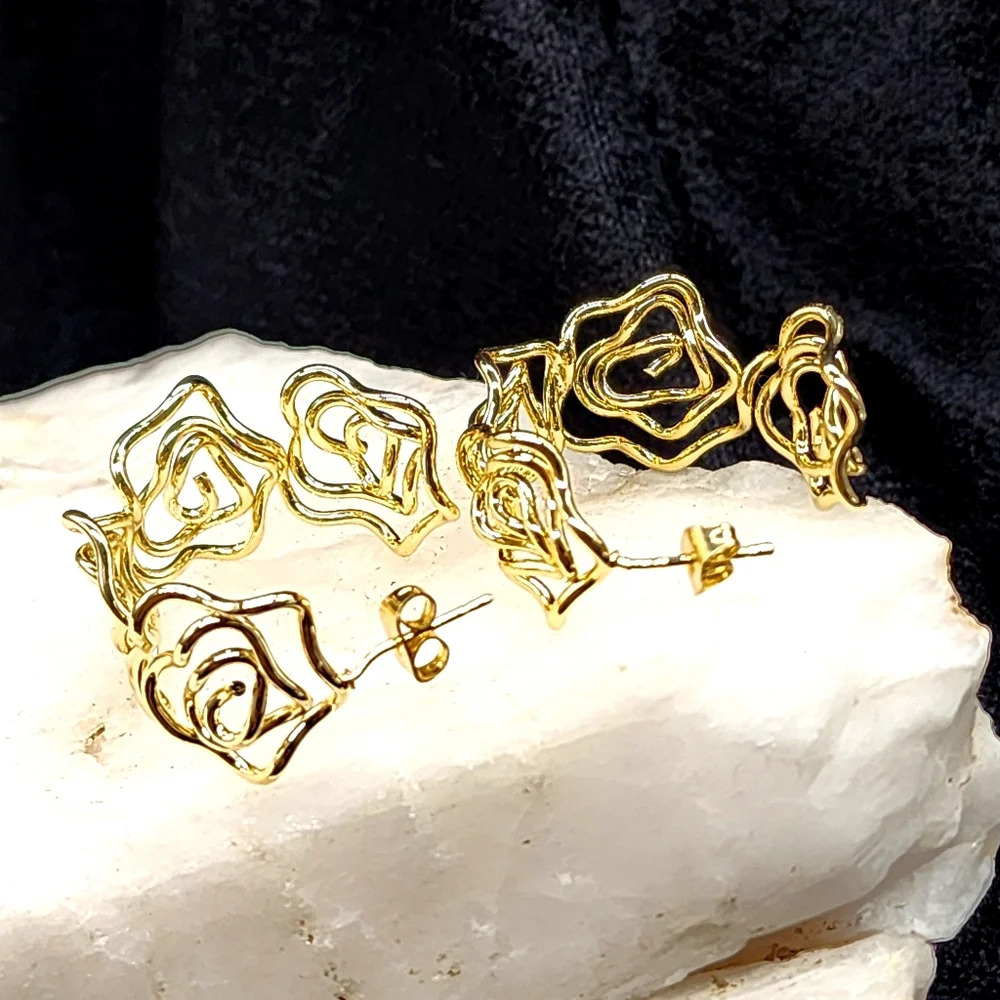 Unique Hoops Rhodium 18 kt Gold Plated Earrings/Studs Floral Design